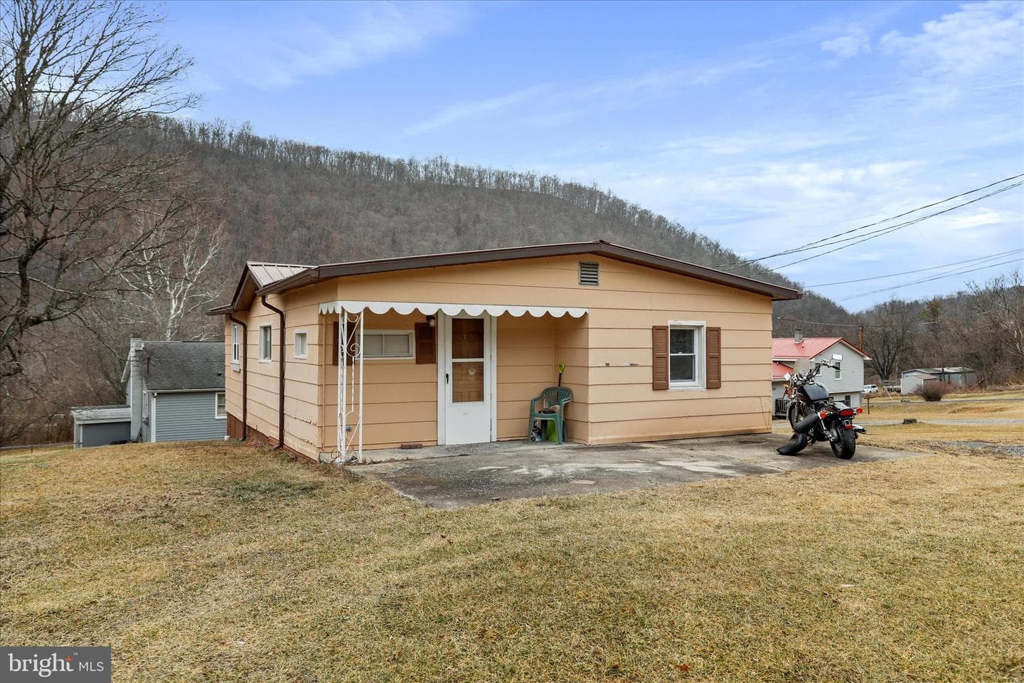 48 Wayland Drive photo 4