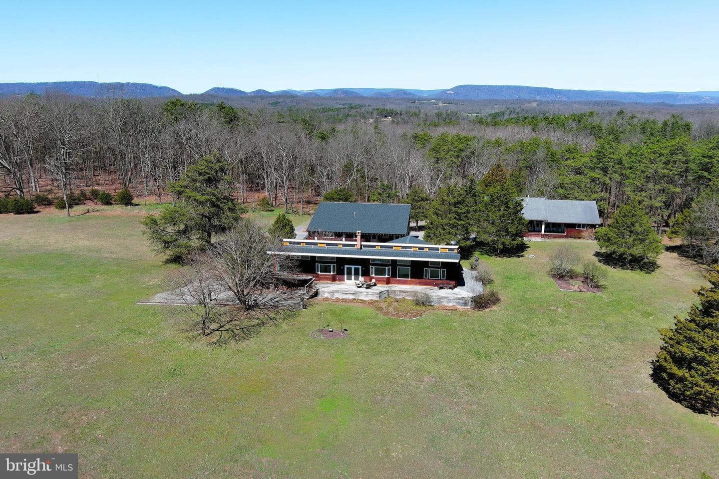563 Valley Forge Lane photo 3