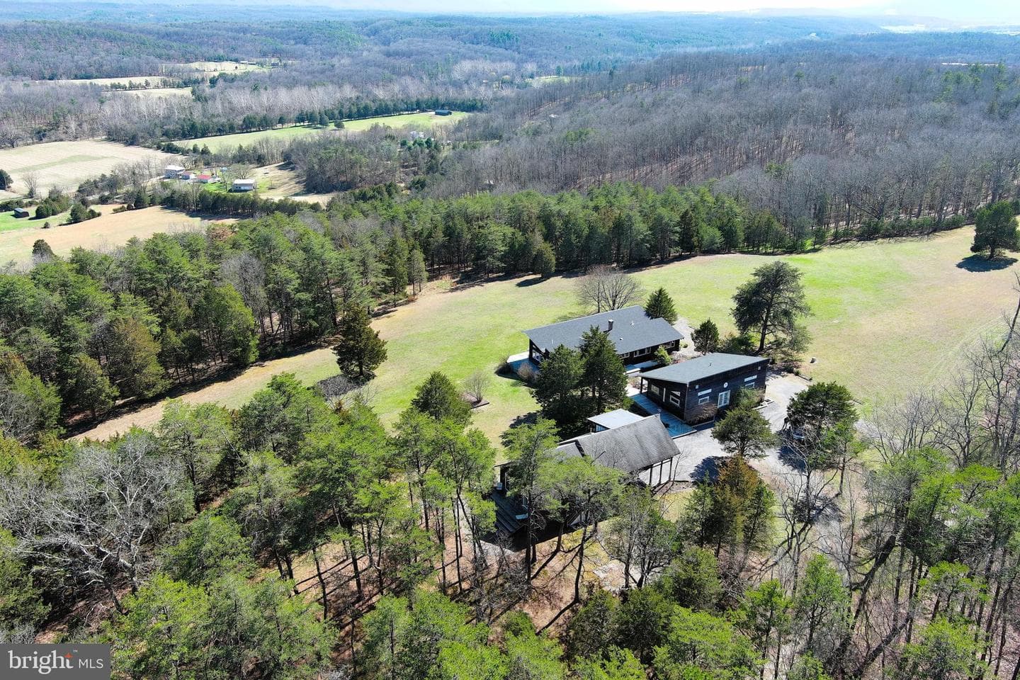 563 Valley Forge Lane photo 4