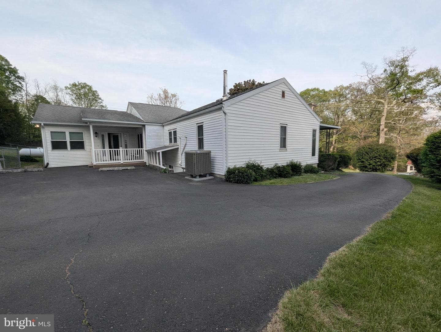 5040 Frankfort Highway photo 3