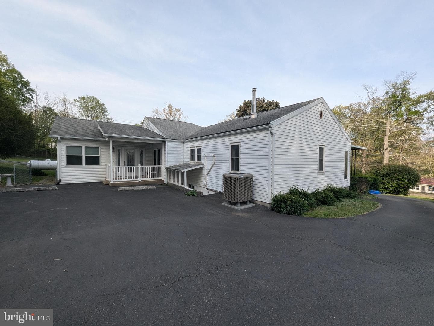 5040 Frankfort Highway photo 4