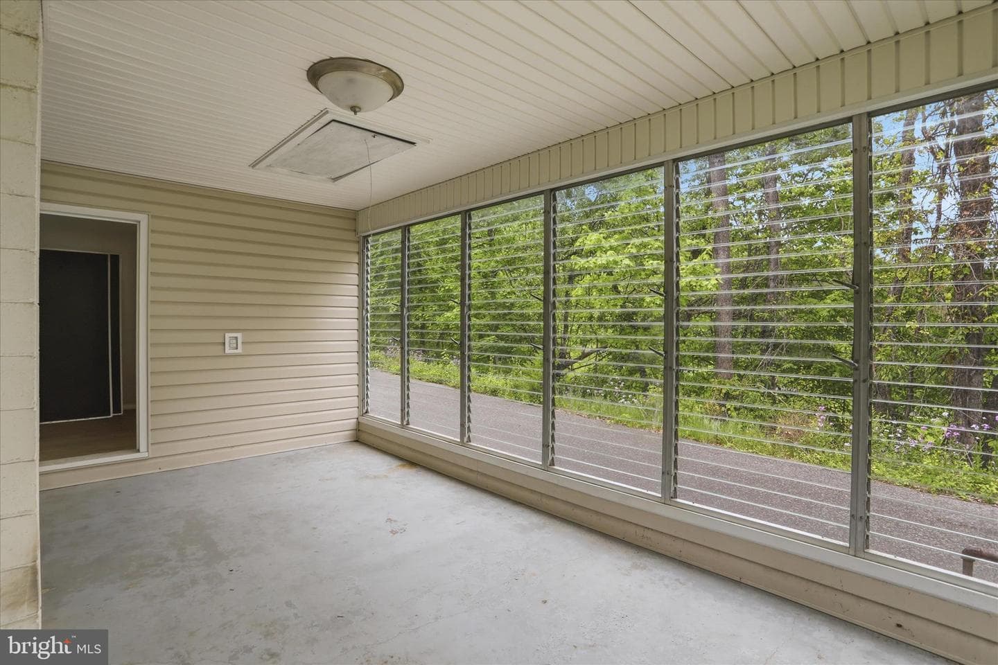 1076 Frankfort Highway photo 15