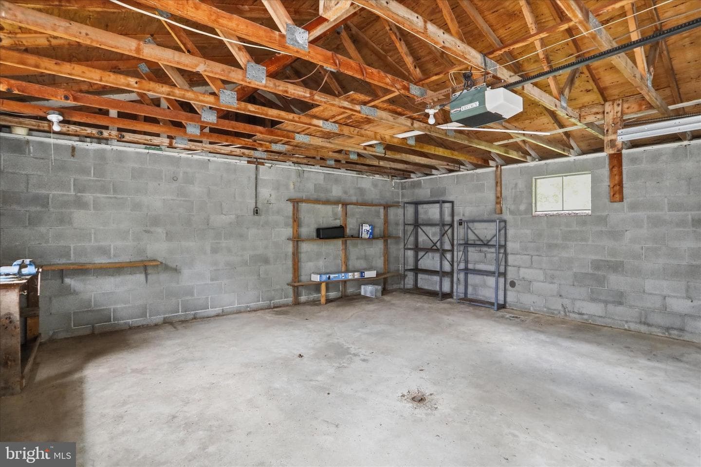 1076 Frankfort Highway photo 17