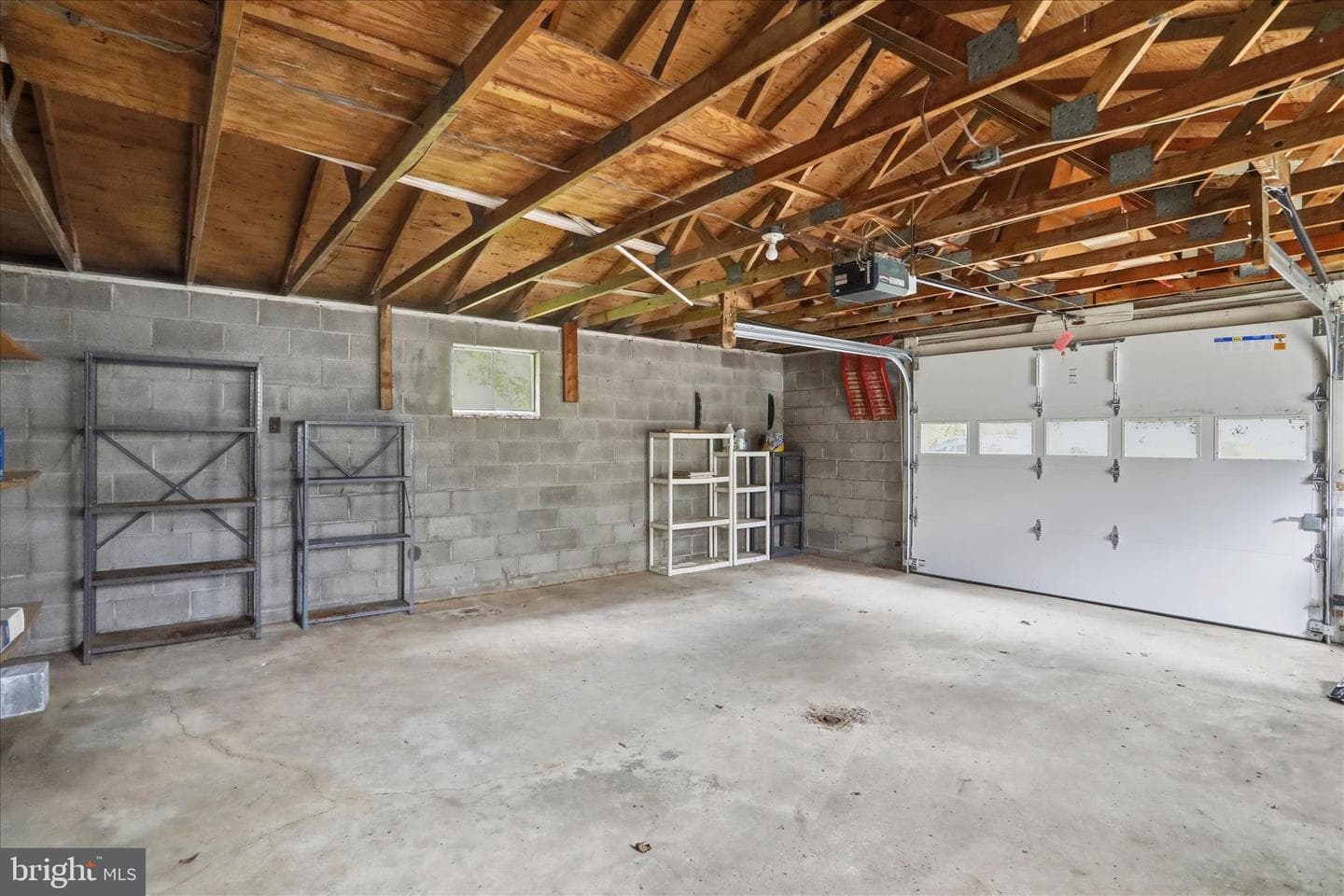 1076 Frankfort Highway photo 18