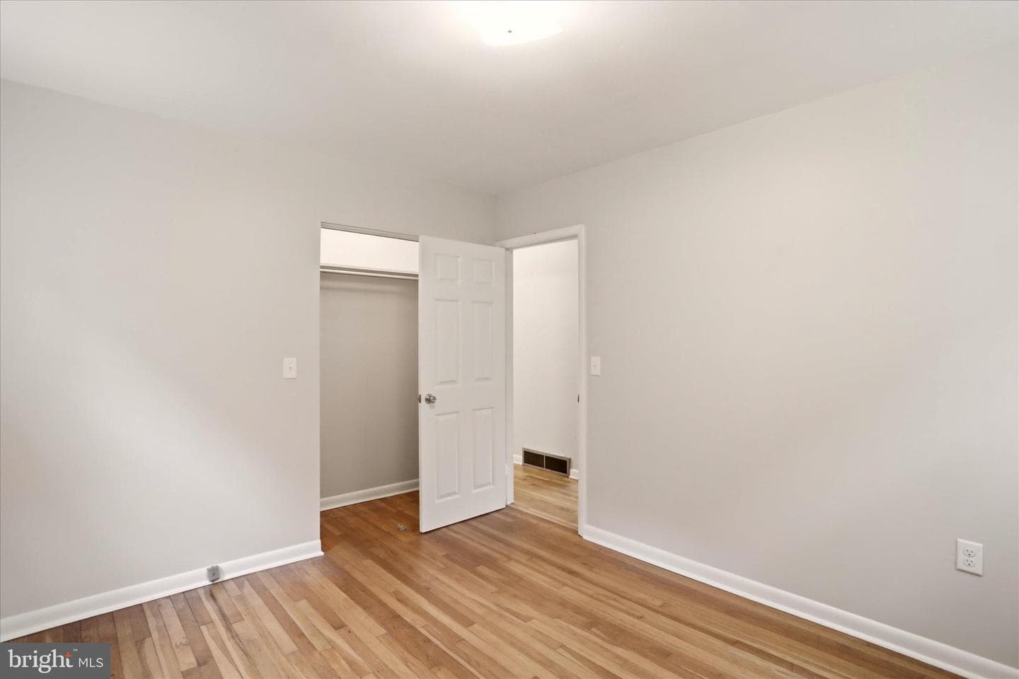 1076 Frankfort Highway photo 24