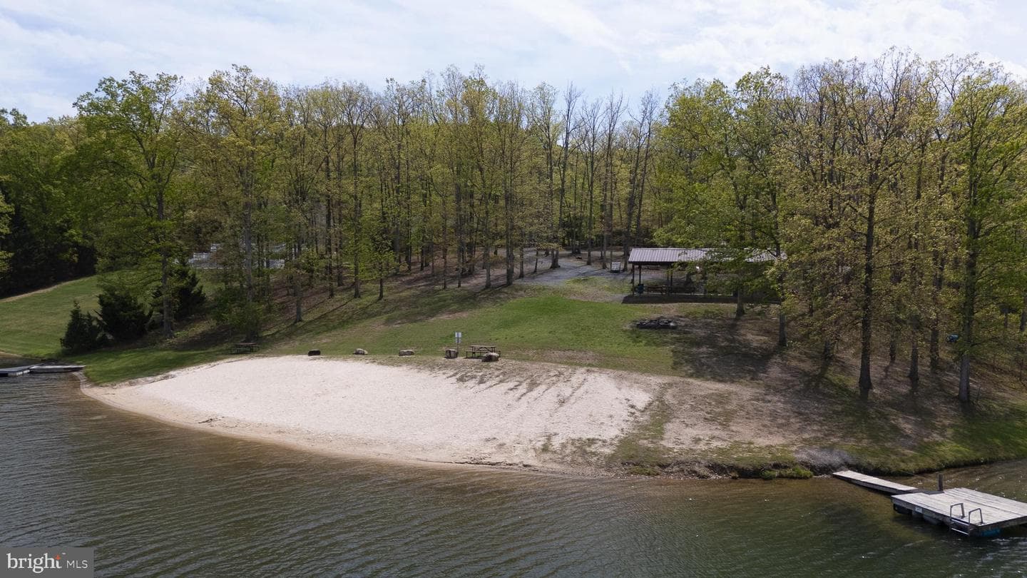 113 N Lakewood Drive photo 85