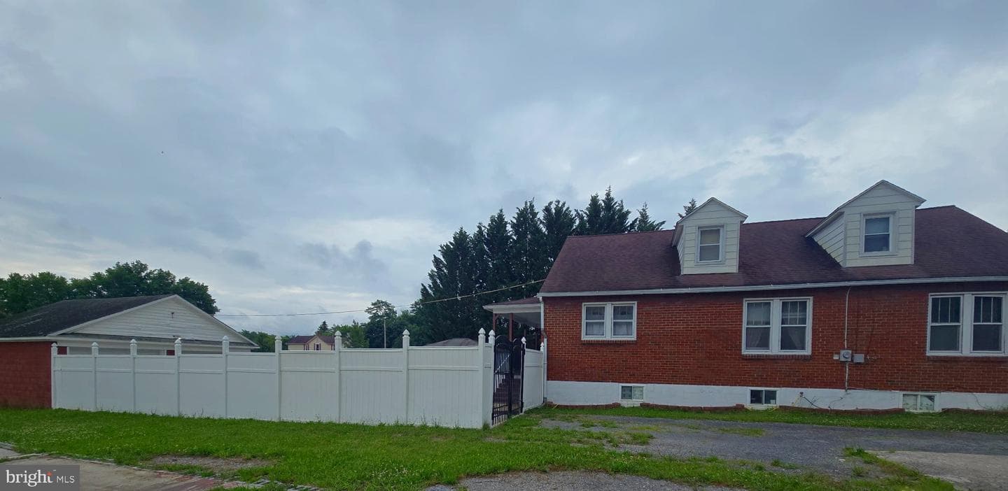 650 W Piedmont Street photo 3
