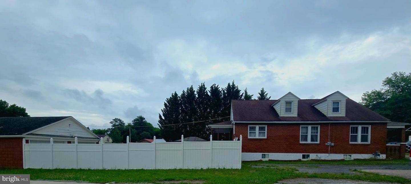 650 W Piedmont Street photo 4