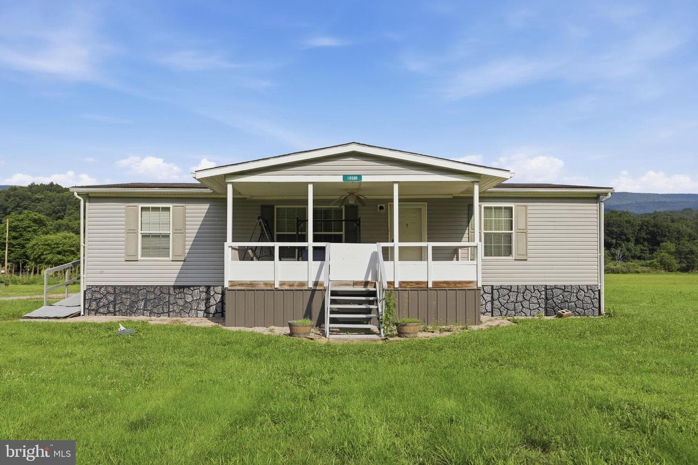 10566 Northwestern Turnpike, New Creek