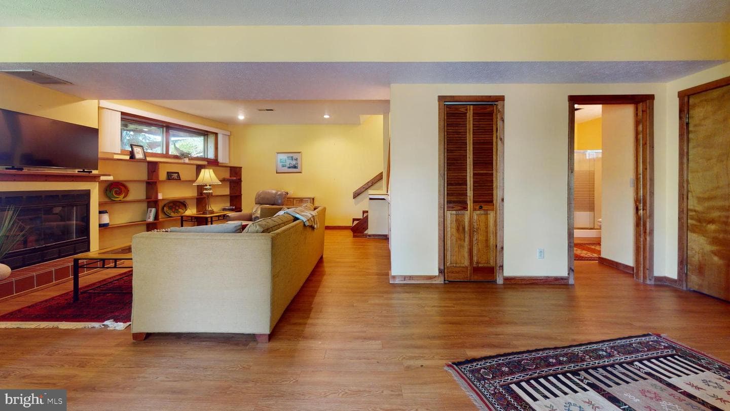 144 Mulberry Lane photo 25