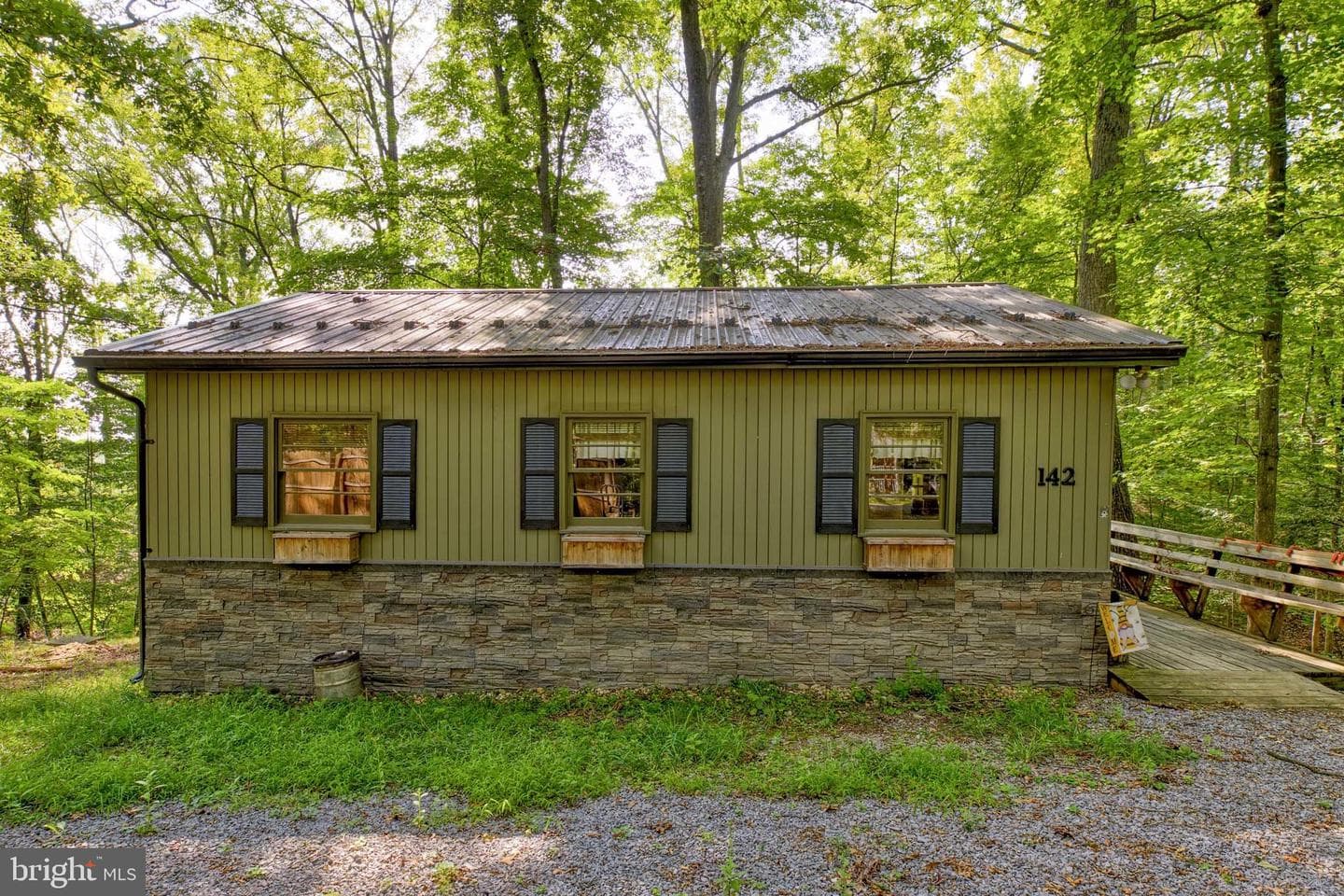 142 Redbud Lane photo 2