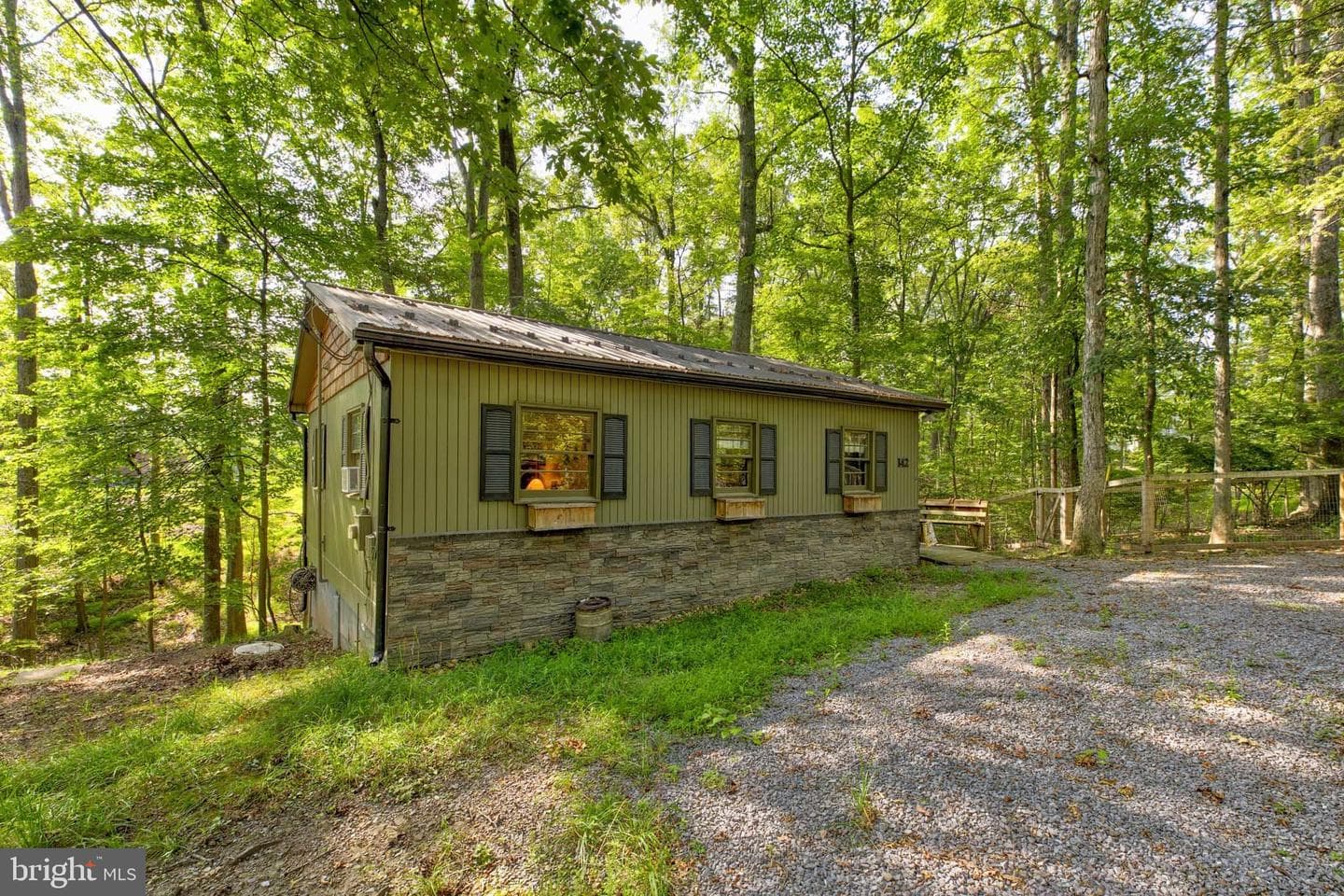 142 Redbud Lane photo 3