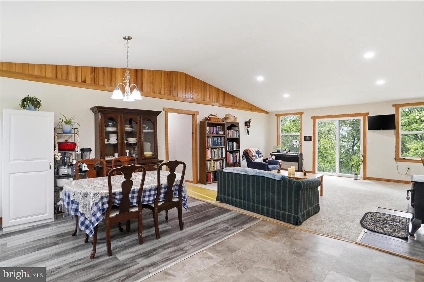 936 Johnny Cake Rd photo 6