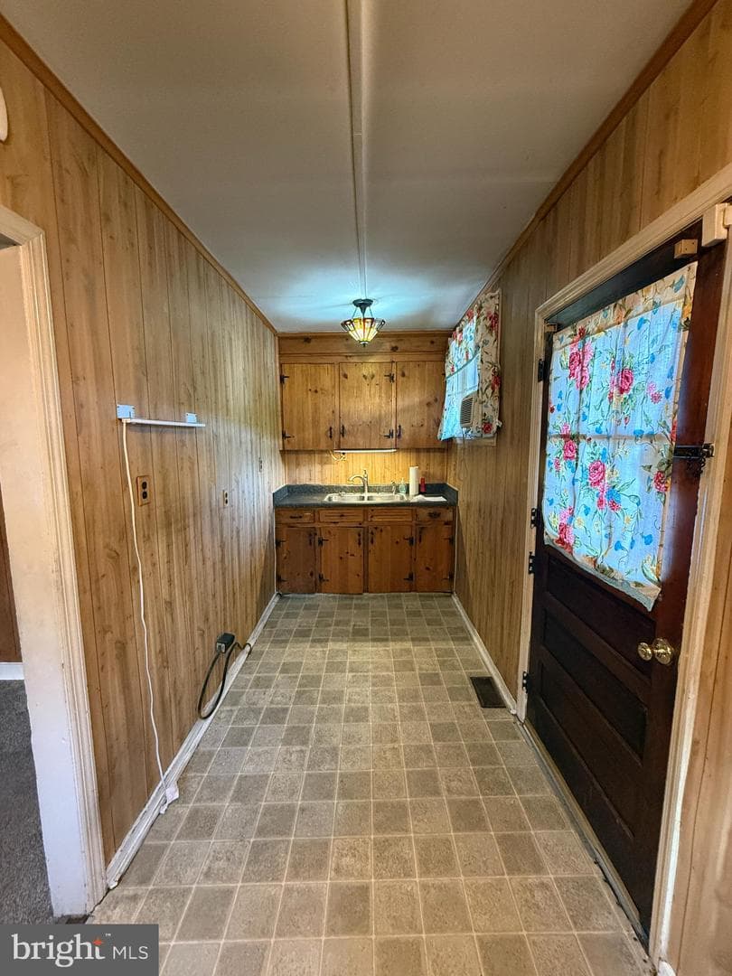 892 S Washington Street photo 6