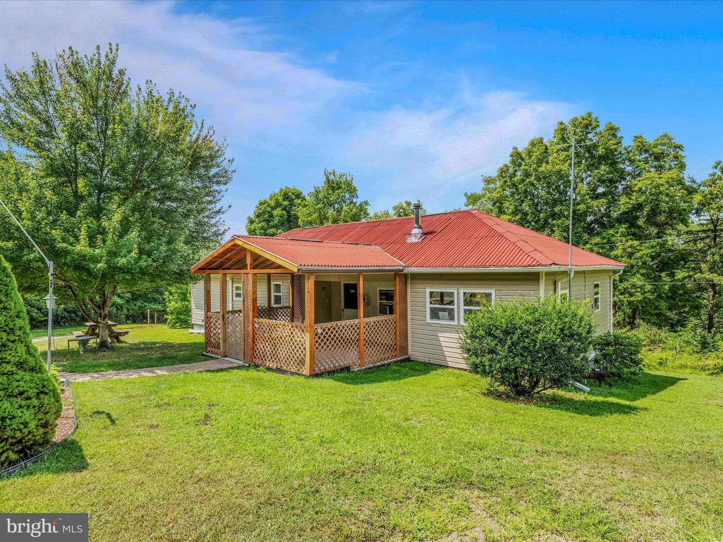 564 Shade Lane photo 3