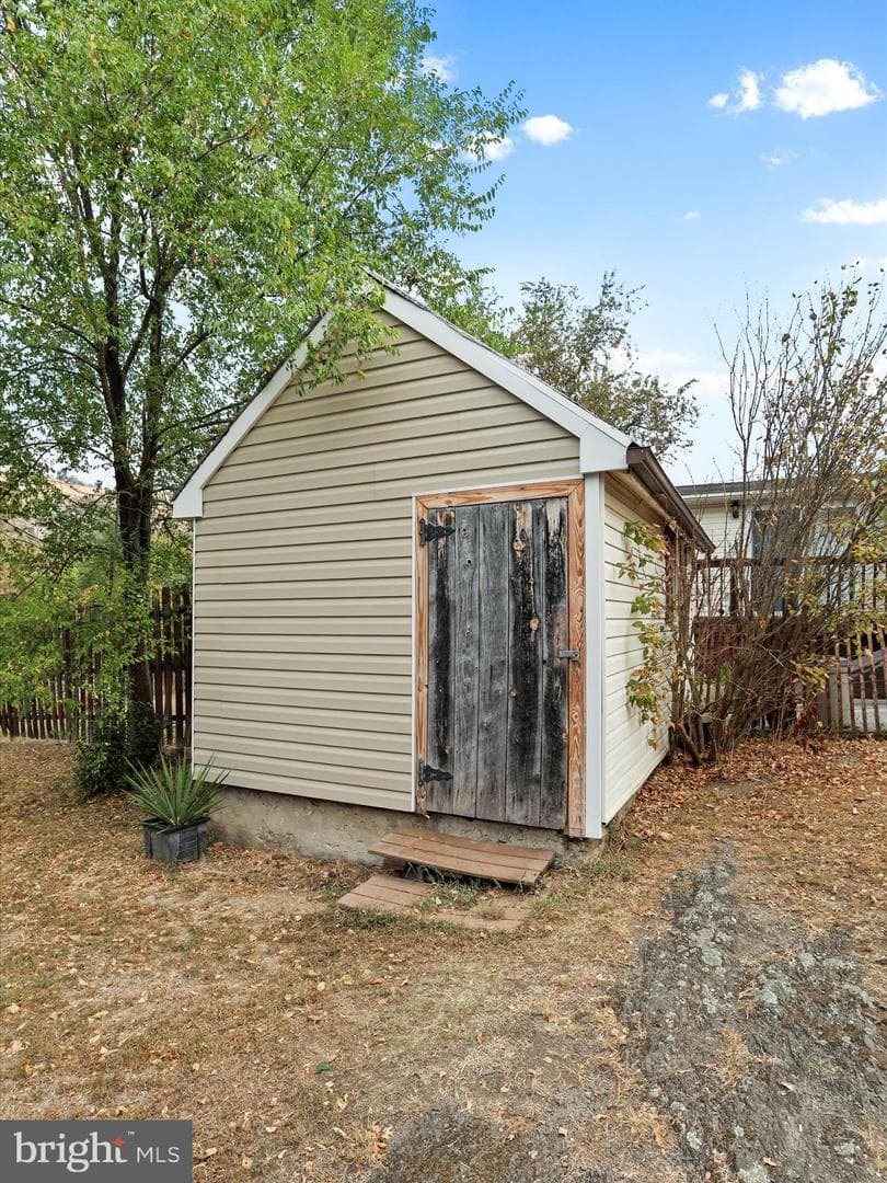 739 Harrison Avenue photo 28