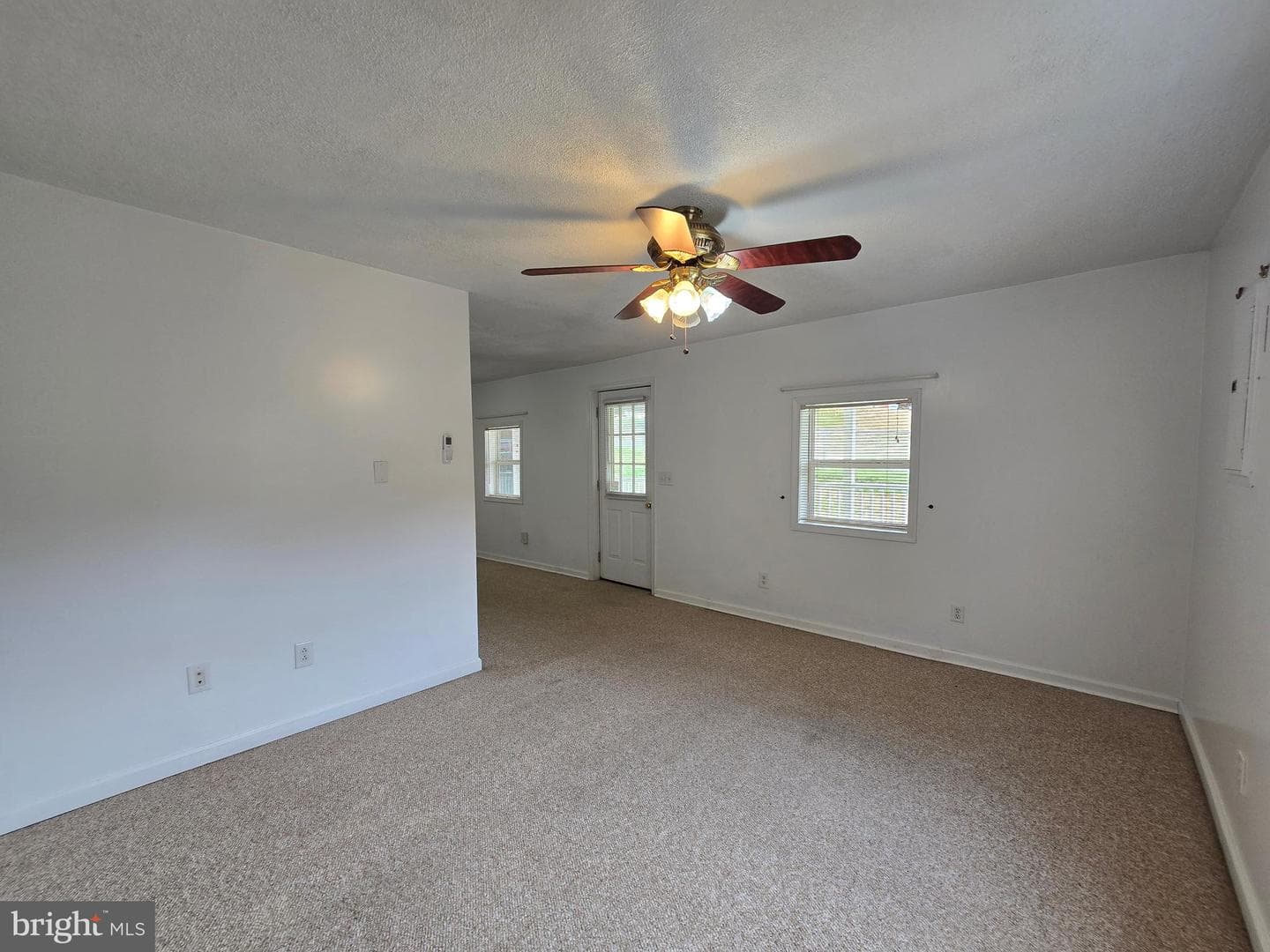 240 Ewing Street photo 15