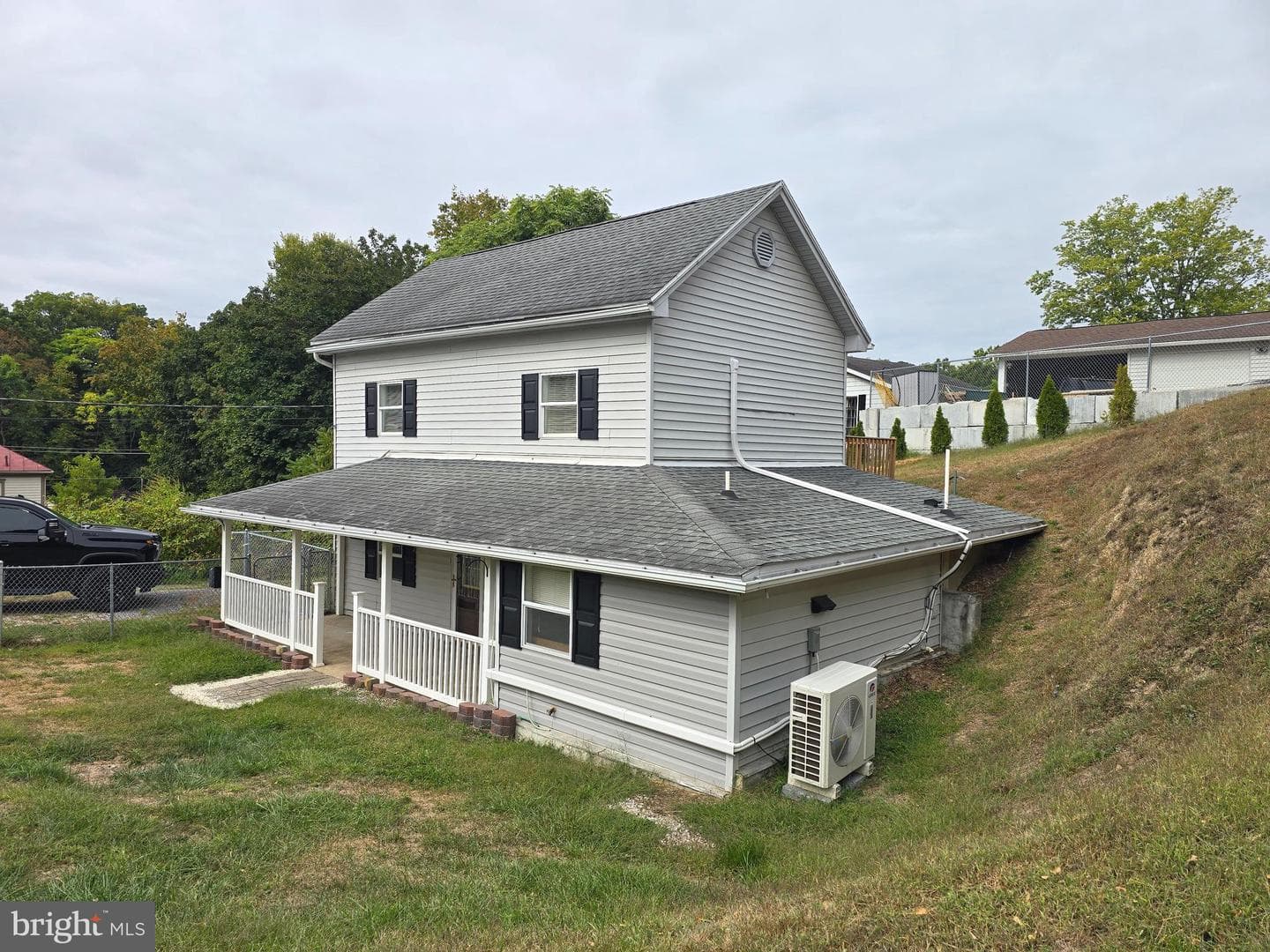 240 Ewing Street photo 31
