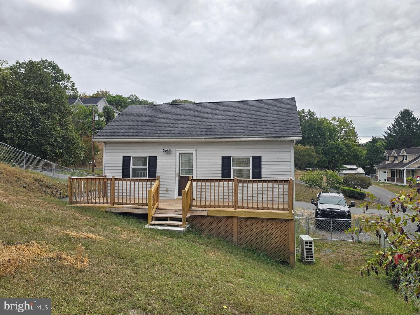 240 Ewing Street photo 40