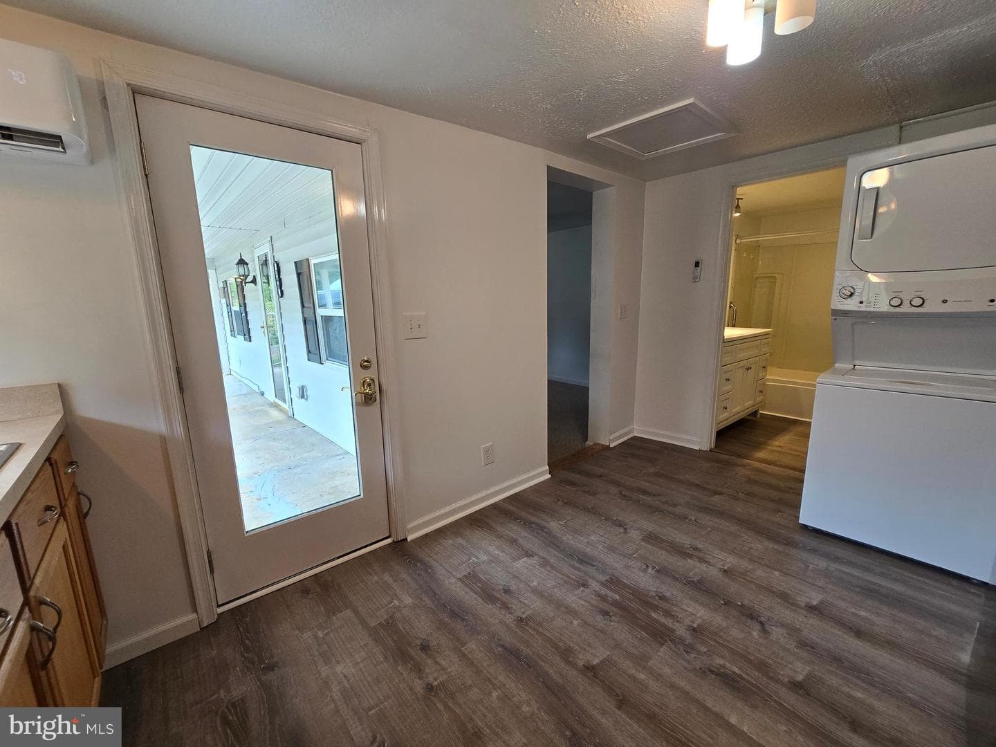 240 Ewing Street photo 5