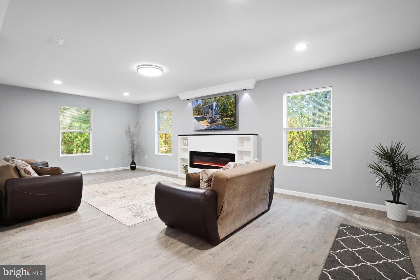 376 Bernice Drive photo 10