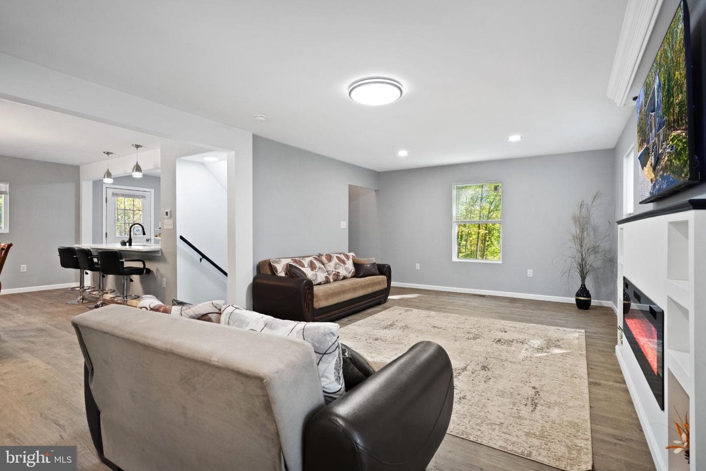376 Bernice Drive photo 9
