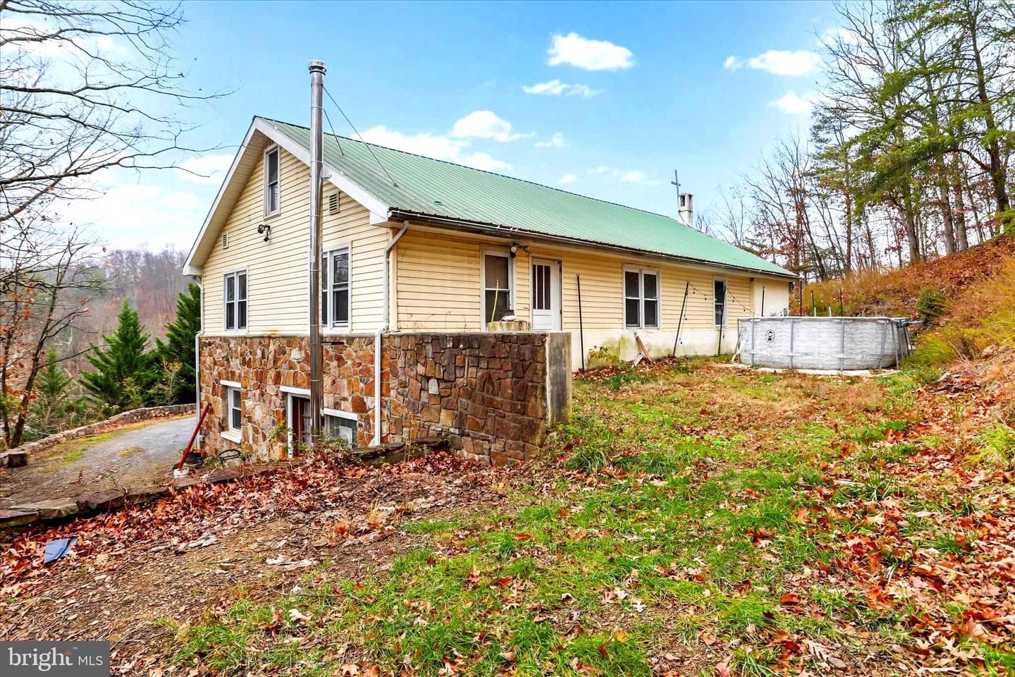 571 Martinsburg Road photo 4