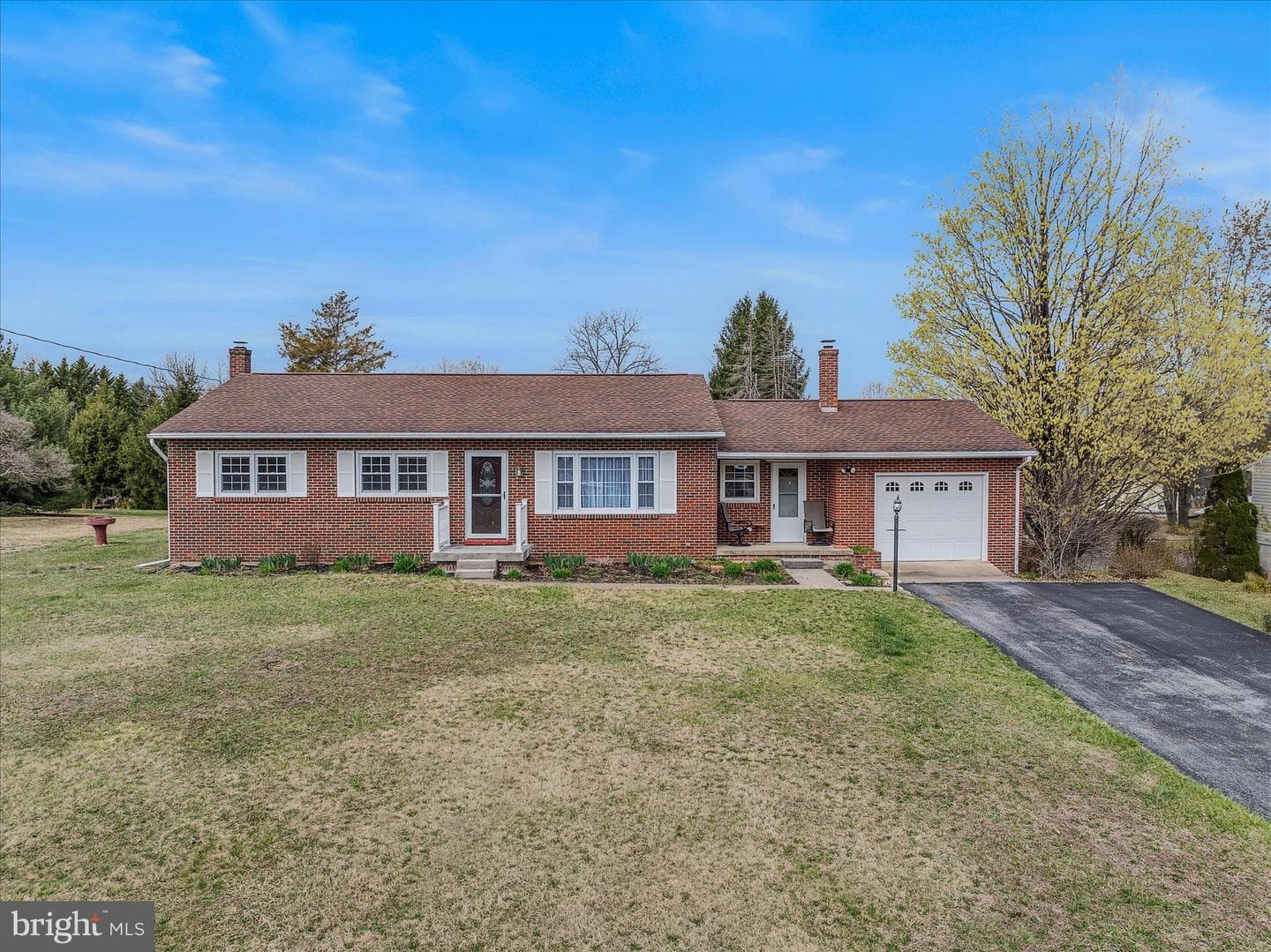 1635 Fairview Drive photo 2