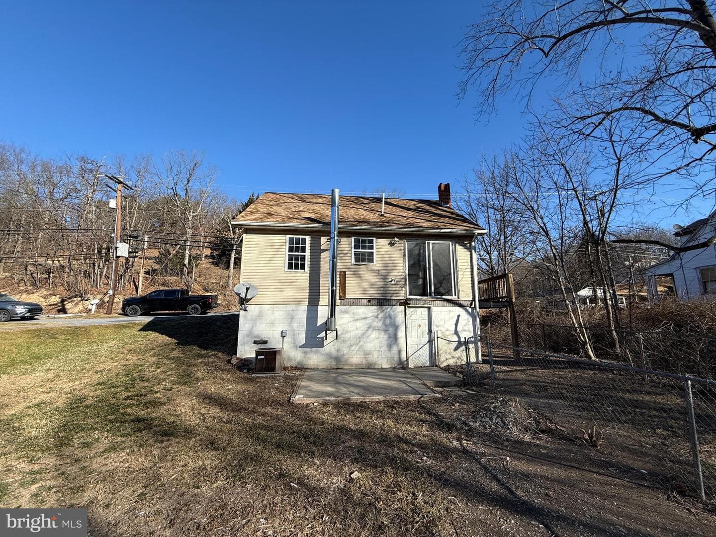 558 Martinsburg Road photo 4