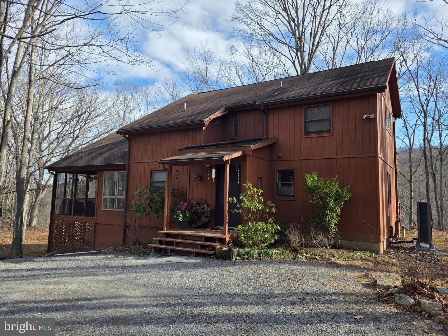139 Cardinal Lane photo 2