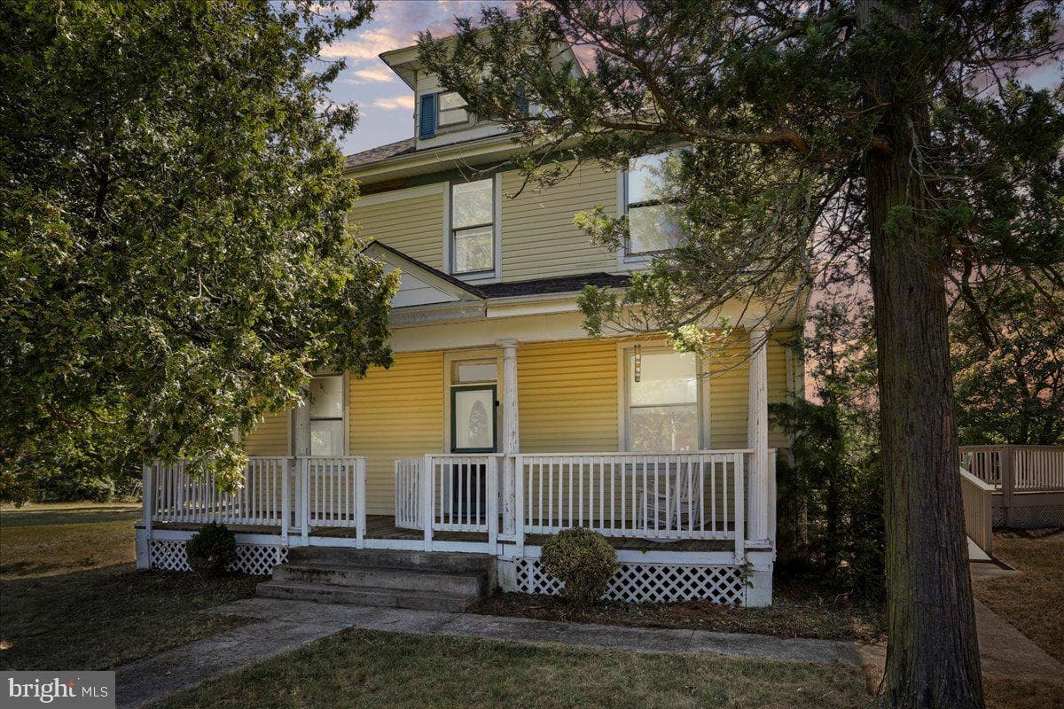 1048 Fairview Drive, Berkeley Springs