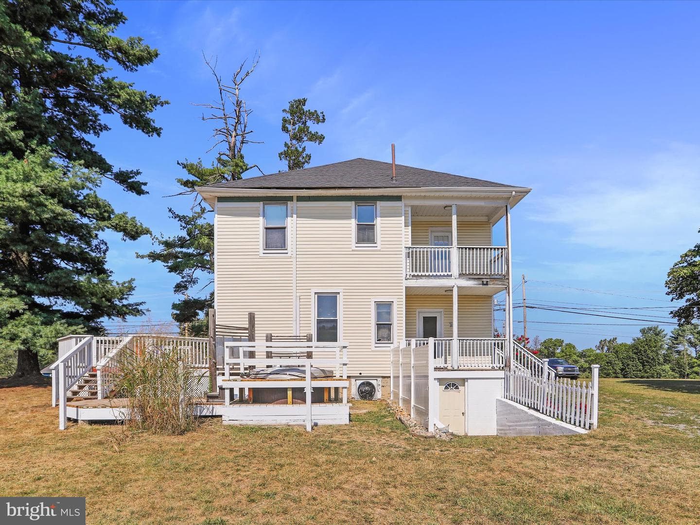1048 Fairview Drive photo 4