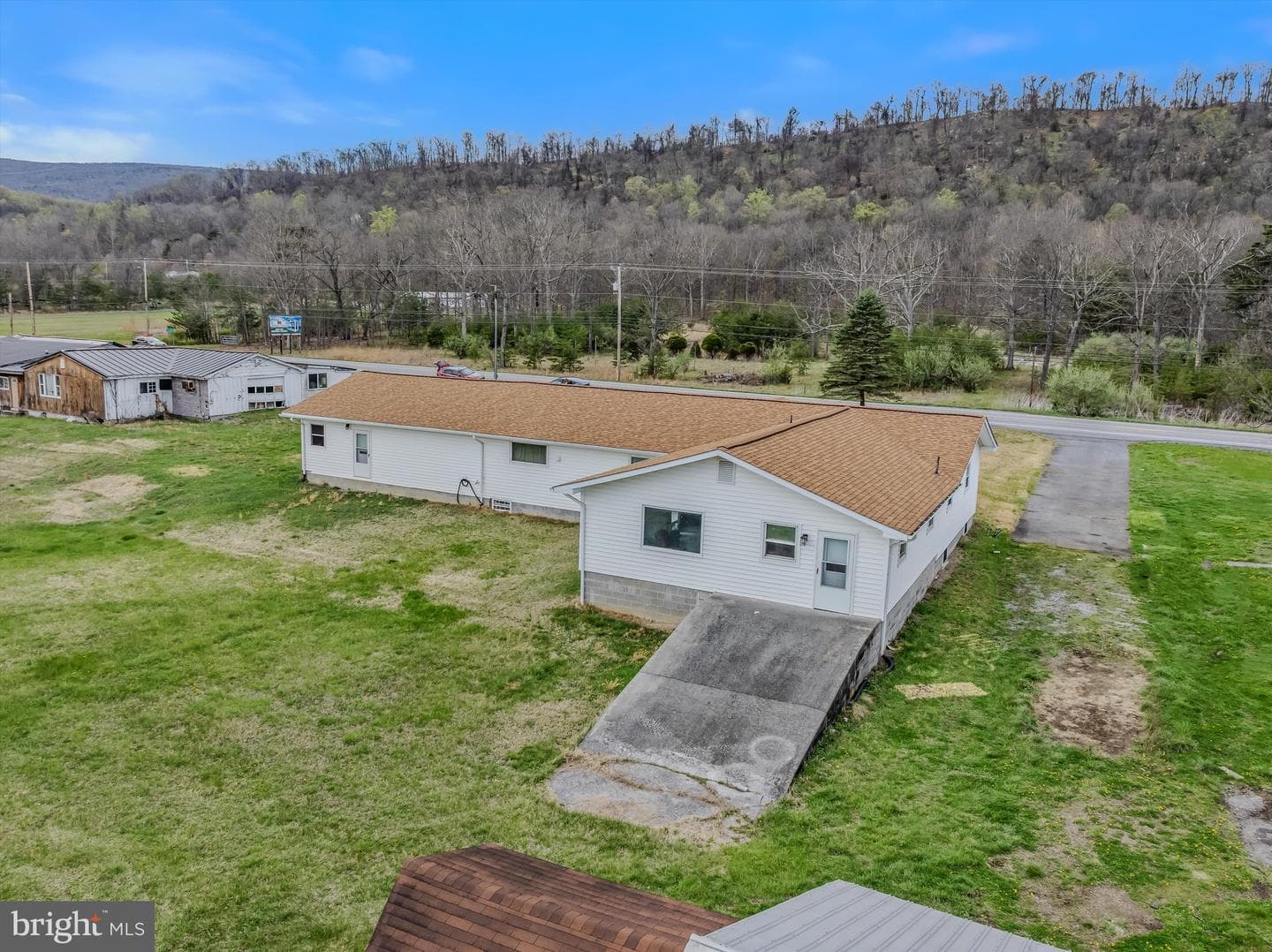 11223 Valley Road photo 5