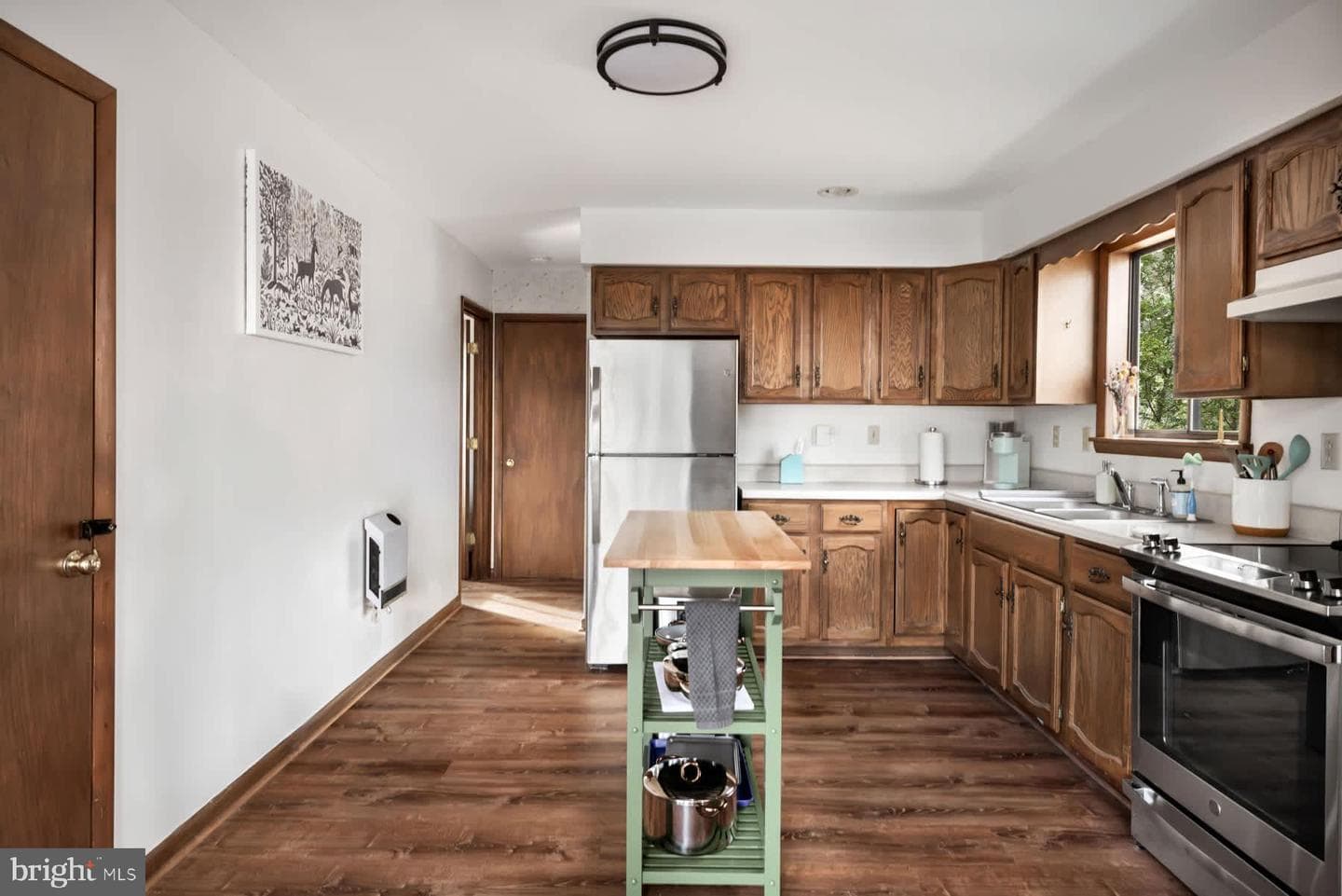 220 Leisure Lane photo 13