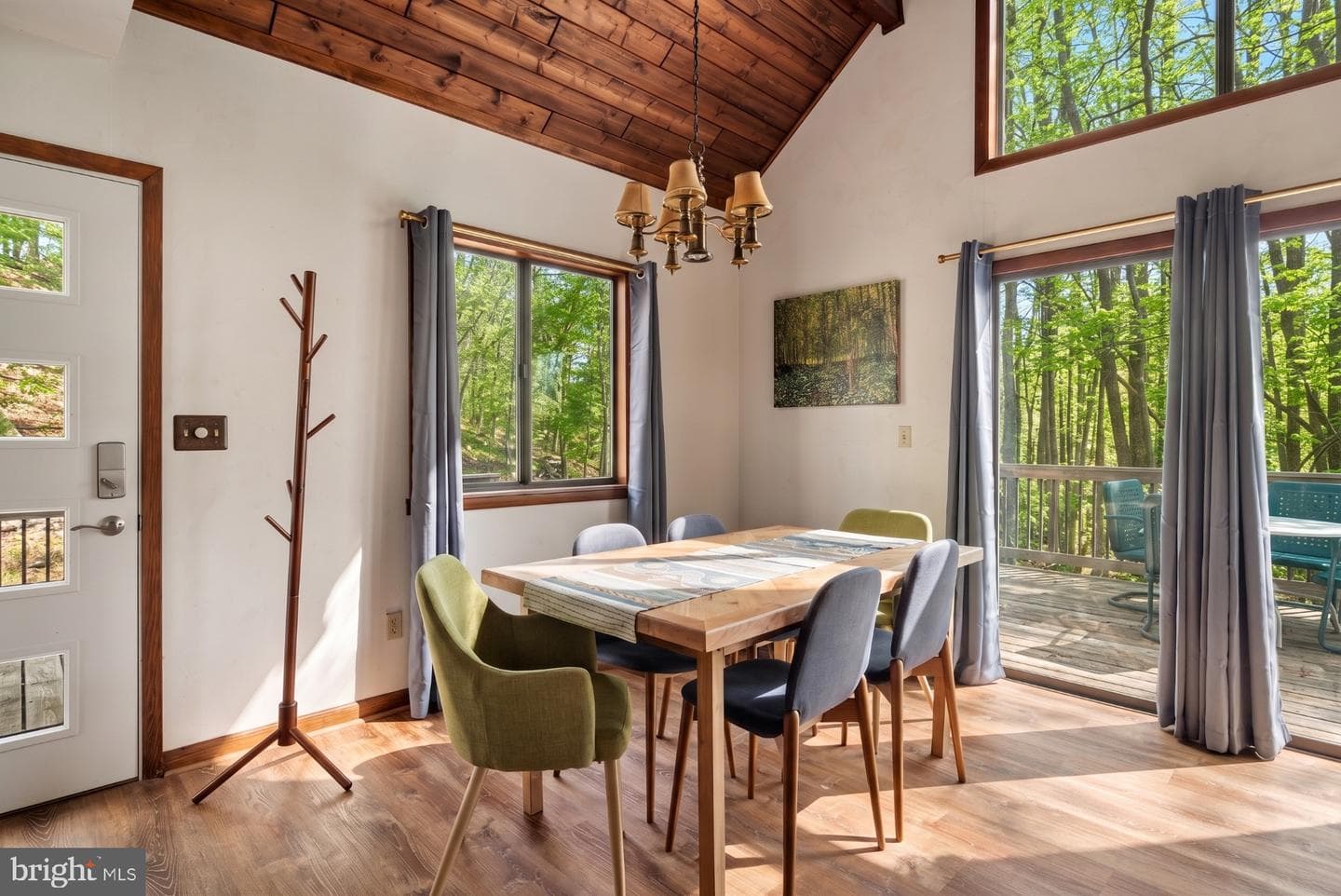 220 Leisure Lane photo 5