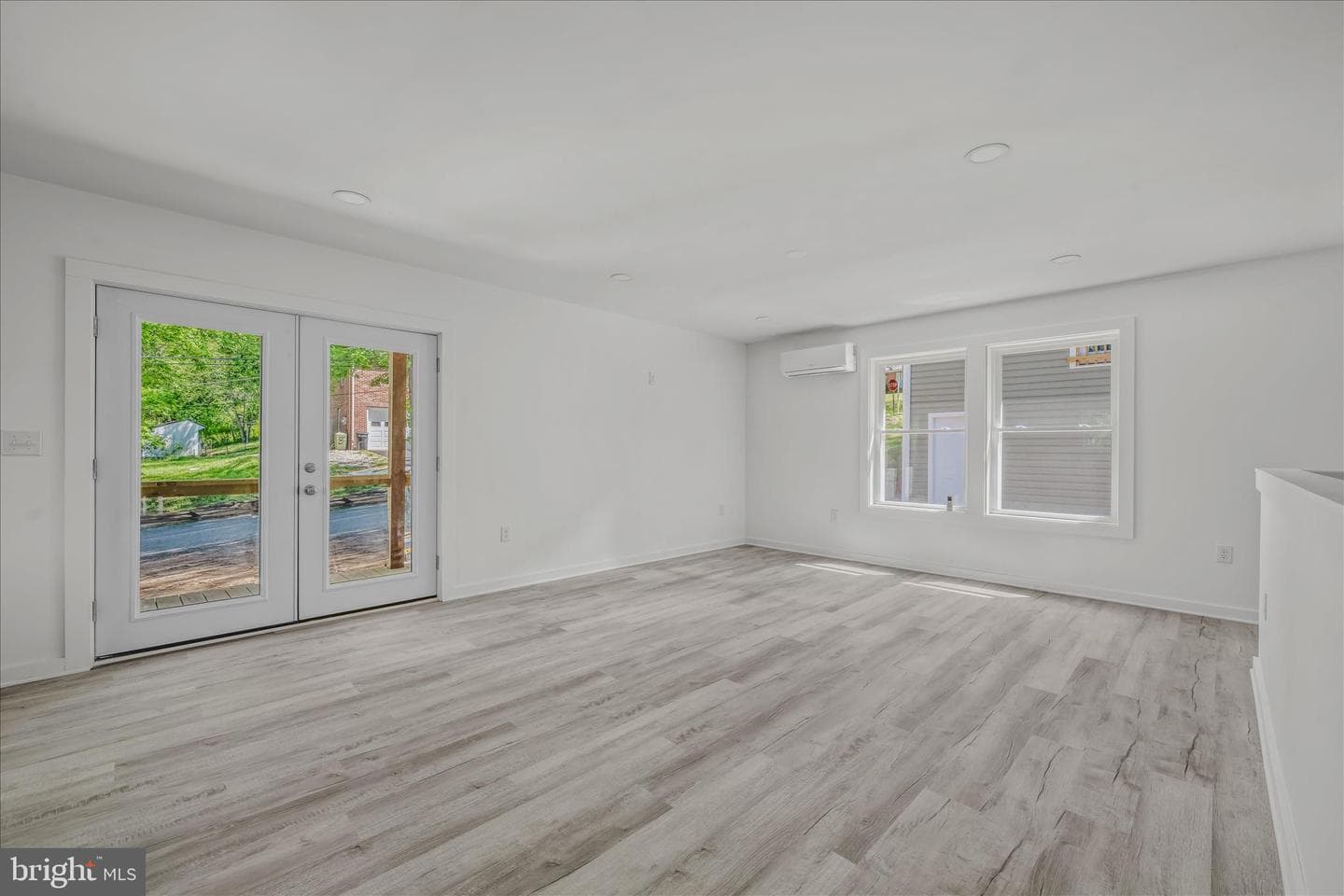 21 Hilltop Street photo 8
