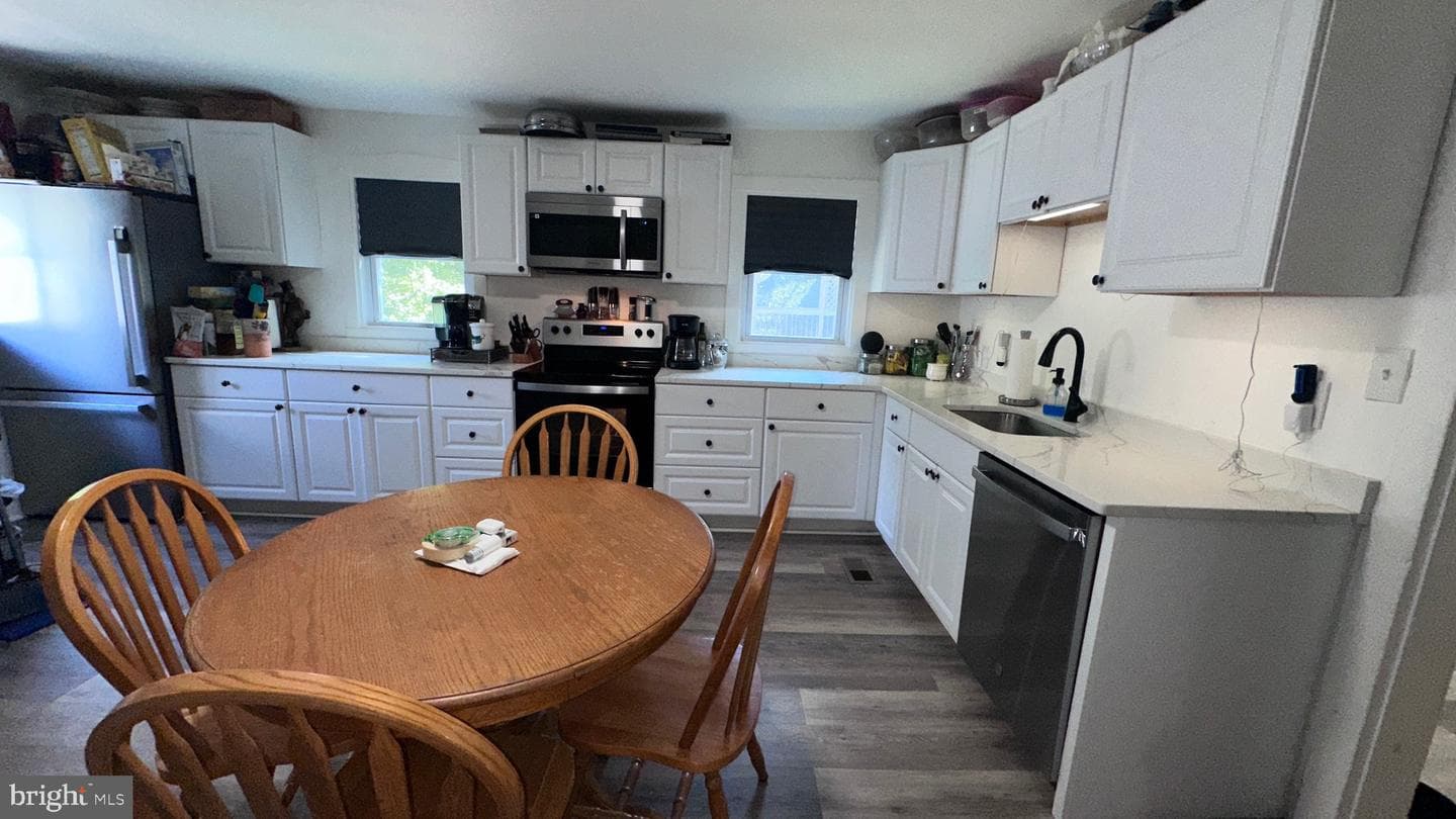 364 Wilkes Street photo 6