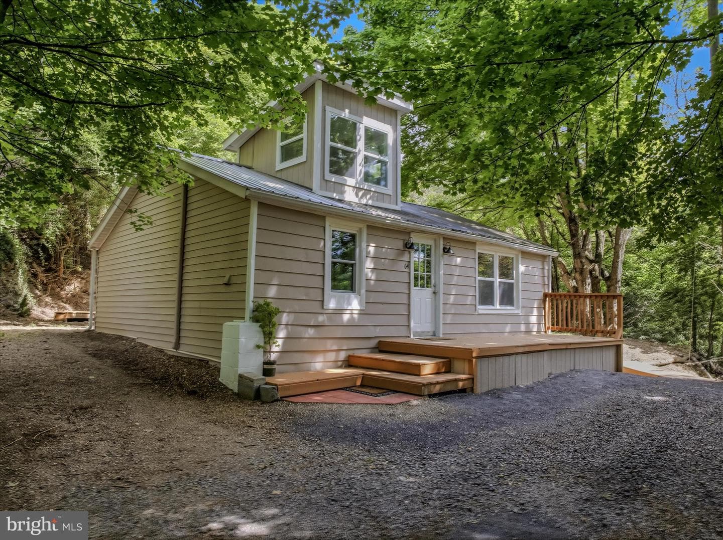 64 Hobday Lane, Berkeley Springs