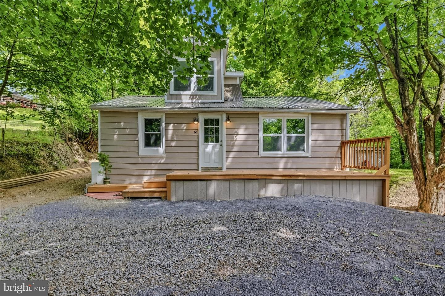 64 Hobday Lane, Berkeley Springs