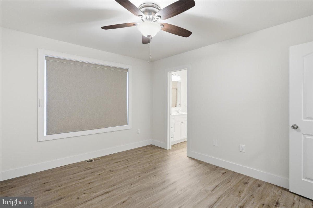 124 Medford Lane photo 16