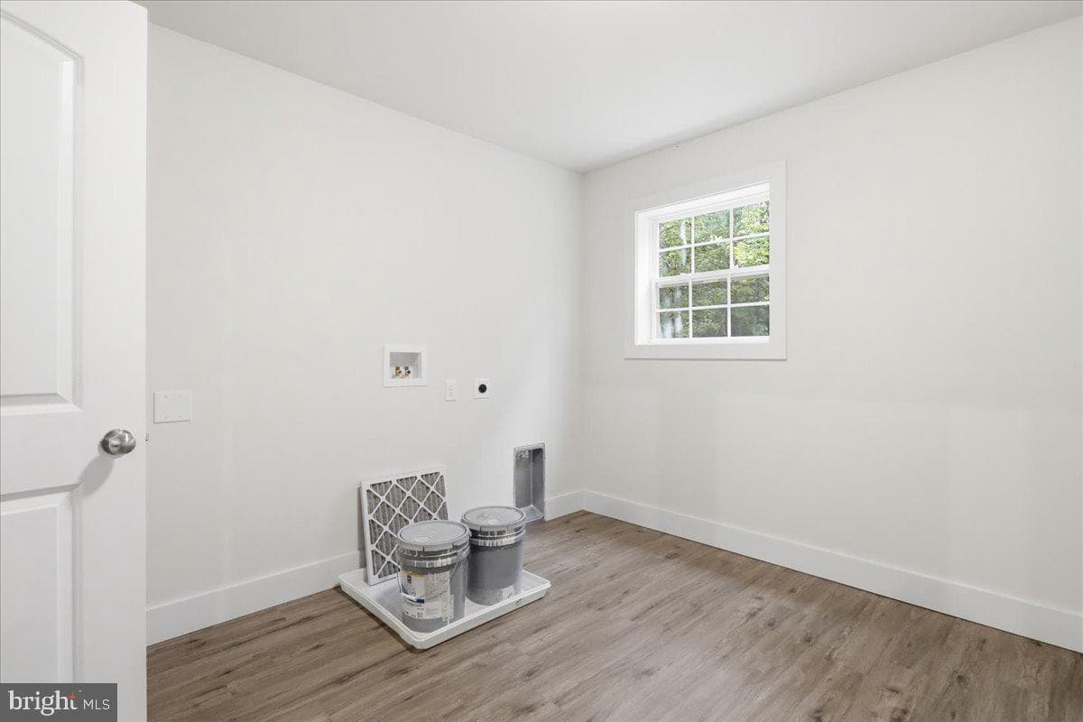 124 Medford Lane photo 28