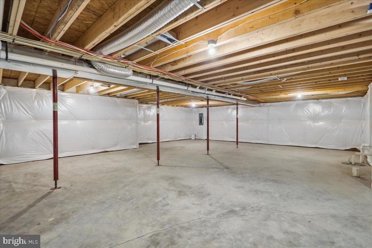 124 Medford Lane photo 30