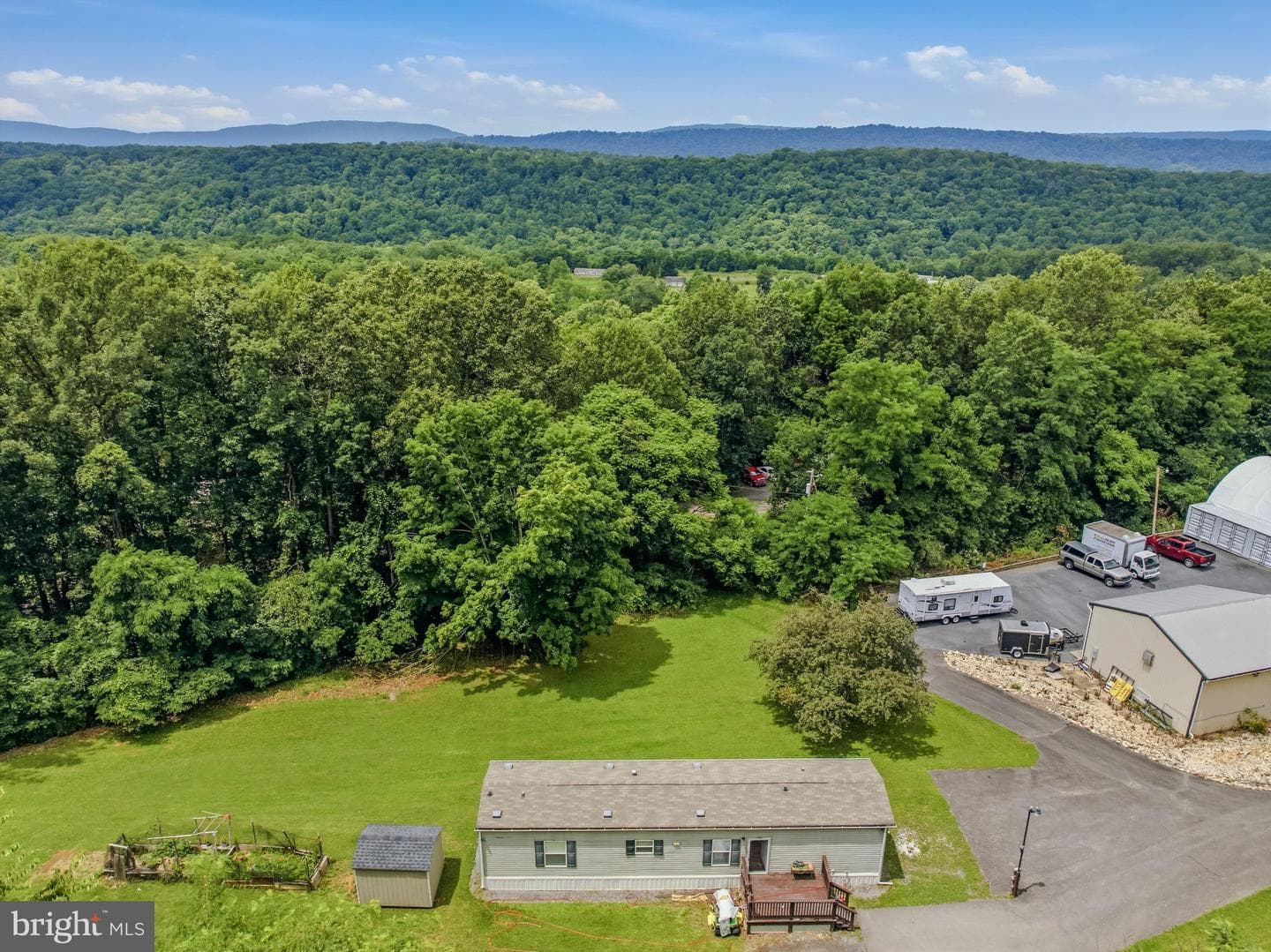 208 Barbeque Dr, Berkeley Springs