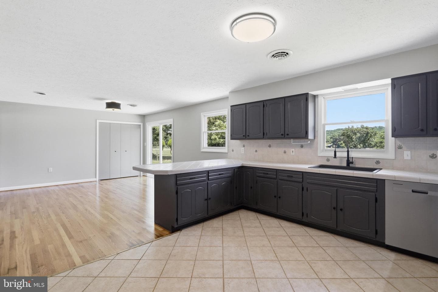 11195 Valley Road photo 12