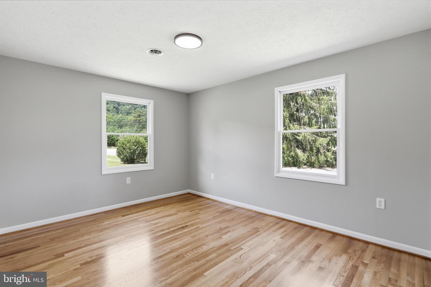 11195 Valley Road photo 16