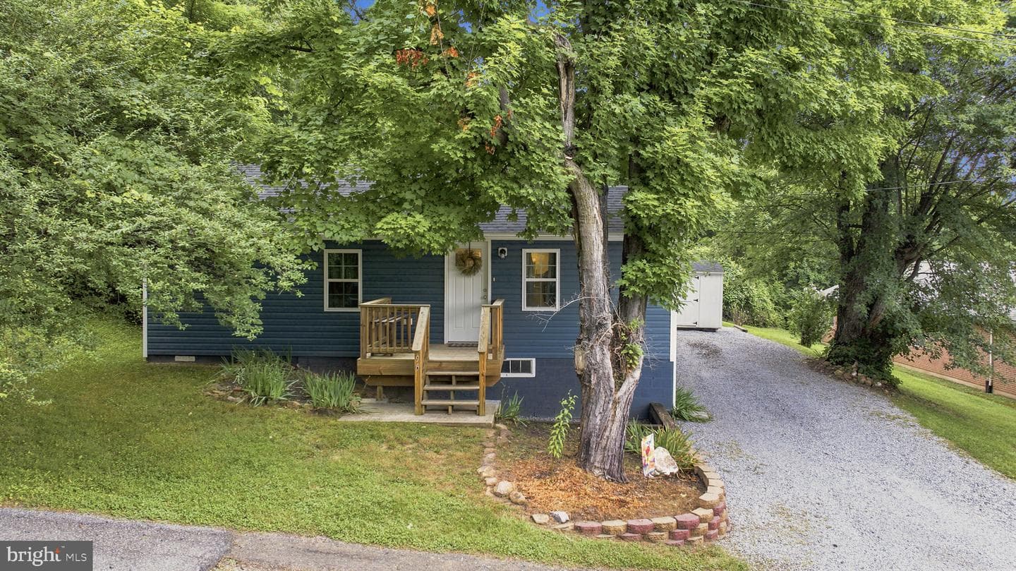 96 George Lane, Berkeley Springs