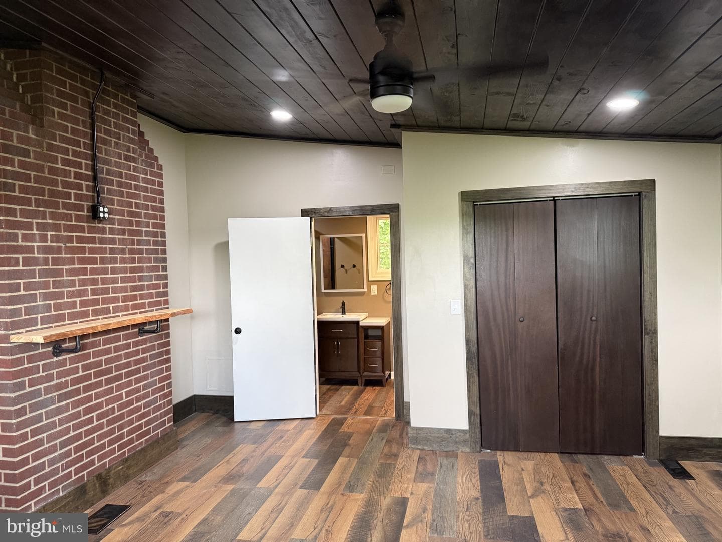 32 Fairfax Drive photo 19