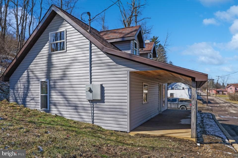 113 Ringer Avenue photo 13