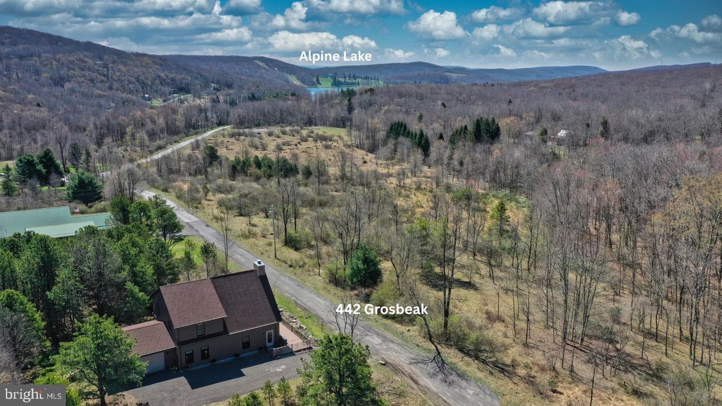 442 Grosbeak Drive photo 3