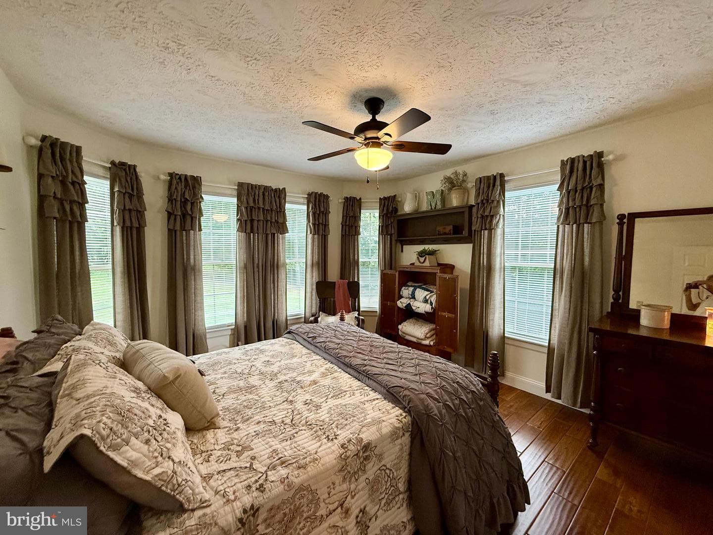 137 Elm Street photo 69